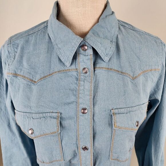 Denim And Company Long Sleeve Button Down Light Twill Denim Top Size Small - Picture 2 of 6